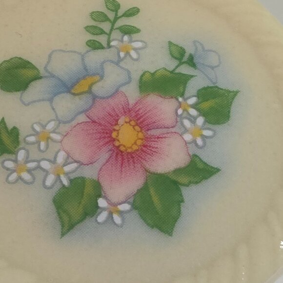 Vintage Avon Porcelain Floral Transfer Brooch - Picture 2 of 3